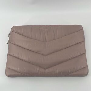 Caraa x Athleta Tech Pouch in Nouveau Rose A14